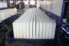 Large capacity direct refrigeration block ice machine